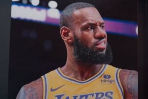 艺术家花500多小时绘制巨幅老詹画面!此前曾获字母哥&德罗赞认可 艺术家花500多小时绘制巨幅老詹画面!此前曾获字母哥&德罗赞认可