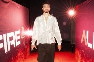 火箭赛前红毯秀:申京依旧潮男范 杜兰特鸭舌帽标配 海王打手风 火箭赛前红毯秀:申京依旧潮男范 杜兰特鸭舌帽标配 海王打手风
