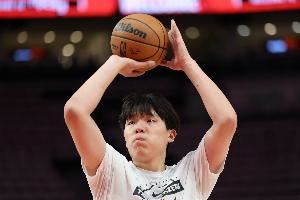 张佳玮:杨瀚森得和克林根一起去争取球队不提速时剩下那点时间 张佳玮:杨瀚森得和克林根一起去争取球队不提速时剩下那点时间