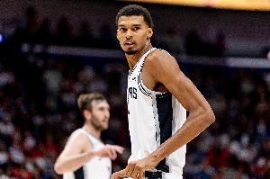 前两场轰69分26板12帽!文胖:文班可以同时拿下MVP、DPOY和MIP 前两场轰69分26板12帽!文胖:文班可以同时拿下MVP、DPOY和MIP