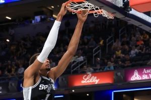 名记:文班亚马就像外星人 NBA近20年从未有过这种球员 名记:文班亚马就像外星人 NBA近20年从未有过这种球员