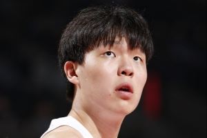 解说:杨瀚森需要很好的投篮环境 他与队友&对手都不在一个节奏上 解说:杨瀚森需要很好的投篮环境 他与队友&对手都不在一个节奏上