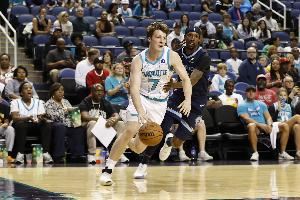 【菜鸟】黄蜂4号秀15中7砍19分&34号秀10分6板3断 埃奇库姆14+6+4 【菜鸟】黄蜂4号秀15中7砍19分&34号秀10分6板3断 埃奇库姆14+6+4