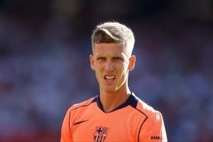 每体:奥尔莫伤势恢复良好,已在康复师指导下进行场内训练 每体:奥尔莫伤势恢复良好,已在康复师指导下进行场内训练