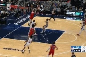 一飞冲天!凯肖恩-乔治抢断反击送抛传 惠特摩尔起飞空接单手暴扣 一飞冲天!凯肖恩-乔治抢断反击送抛传 惠特摩尔起飞空接单手暴扣