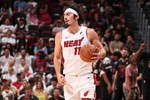 这也太高效了!哈克斯替补15分钟 6中5&8罚全中砍下20分! 这也太高效了!哈克斯替补15分钟 6中5&8罚全中砍下20分!