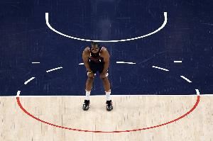 哈登:这是一场防守大战 在客场要逆转两位数的分差是很困难的 哈登:这是一场防守大战 在客场要逆转两位数的分差是很困难的