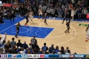 这真杀死比赛了!还剩15.5秒 亚历山大顶着防守人三分一击毙命! 这真杀死比赛了!还剩15.5秒 亚历山大顶着防守人三分一击毙命!