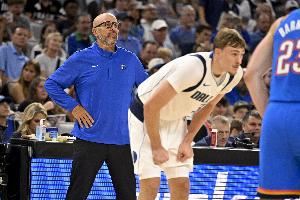 名记:预计独行侠无缘季后赛 他们防守称不上强悍&进攻很滞涩 名记:预计独行侠无缘季后赛 他们防守称不上强悍&进攻很滞涩