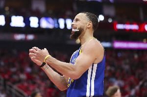 库里谈第3节扭转局势的关键:干扰对手投篮 保持防守间距 不失误 库里谈第3节扭转局势的关键:干扰对手投篮 保持防守间距 不失误