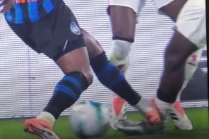 米体:卢克曼对福法纳犯规本可能染红,至少该吃黄牌,主裁判漏判 米体:卢克曼对福法纳犯规本可能染红,至少该吃黄牌,主裁判漏判