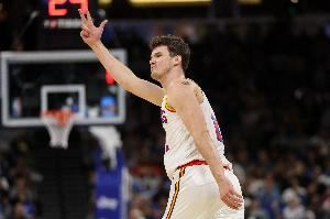 科尔:计划让波斯特和波杰姆轮换第五首发位置 霍福德打替补 科尔:计划让波斯特和波杰姆轮换第五首发位置 霍福德打替补