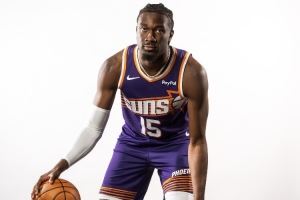 马威:随时做好上场准备 防守要全神贯注选择合理进攻方式 马威:随时做好上场准备 防守要全神贯注选择合理进攻方式