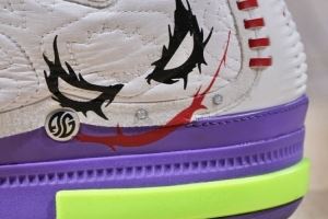 球鞋记者:戈登今日上脚JOKER 1 PE 其上印有他的个人Logo 球鞋记者:戈登今日上脚JOKER 1 PE 其上印有他的个人Logo