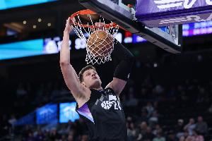 真神了!凯斯勒三分再中 爵士13-0攻击波将分差迫近至个位数 真神了!凯斯勒三分再中 爵士13-0攻击波将分差迫近至个位数