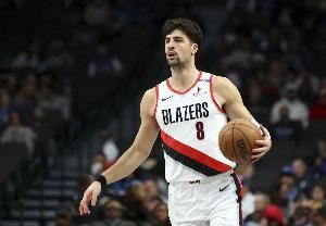 今天三分不准!阿夫迪亚12中6&三分5中0拿19分9板5助1帽 有6失误 今天三分不准!阿夫迪亚12中6&三分5中0拿19分9板5助1帽 有6失误