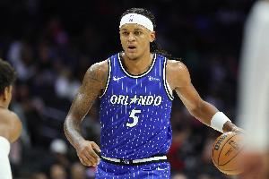 频杀伤!班凯罗半场4中2拿到10分5板7助 罚球10中6 频杀伤!班凯罗半场4中2拿到10分5板7助 罚球10中6