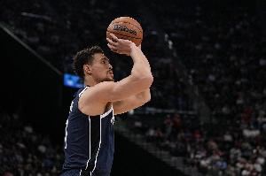 德怀特-鲍威尔谈收获MVP呼声:这应该是生涯首次 有点儿懵 德怀特-鲍威尔谈收获MVP呼声:这应该是生涯首次 有点儿懵