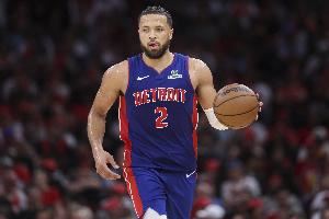 打得不错!康宁汉姆半场10投5中得到11分2板5助3断1帽0失误 打得不错!康宁汉姆半场10投5中得到11分2板5助3断1帽0失误