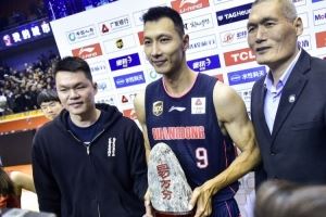 7年前的今天:广东男篮球星易建联迎来CBA万分里程碑 7年前的今天:广东男篮球星易建联迎来CBA万分里程碑