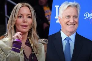 💥见证历史!NBA理事会批准沃尔特收购湖人!交易估值约100亿! 💥见证历史!NBA理事会批准沃尔特收购湖人!交易估值约100亿!