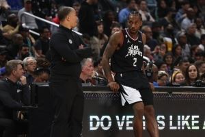 莱昂纳德:我们第四节领先10分被追平 保持优势是需要改进的环节 莱昂纳德:我们第四节领先10分被追平 保持优势是需要改进的环节