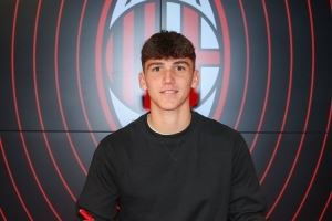 迪马:AC米兰有意续约17岁中场新星埃马努埃莱-萨拉 迪马:AC米兰有意续约17岁中场新星埃马努埃莱-萨拉