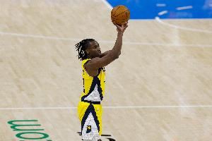 里突外投!内史密斯半场10中6砍并列最高18分 三分7中4 里突外投!内史密斯半场10中6砍并列最高18分 三分7中4