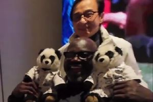 跨界联动!奥尼尔晒与成龙互动:11月快乐 跨界联动!奥尼尔晒与成龙互动:11月快乐