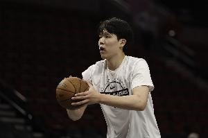 解说：卢卡里夫斯都不打 比赛唯一看点就是杨瀚森有没有出场时间