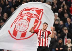 枪手跟队：巴拉德签职业合同时，有人说他为解围能把头伸进狮子嘴